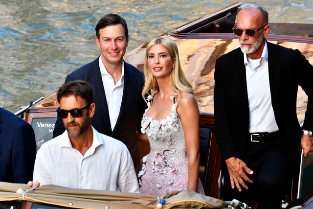 US-Pr&auml;sidententochter Ivanka Trump und ihr Ehemann Jared Kushner (links).  | Foto: Luigi Costantini/AP/dpa