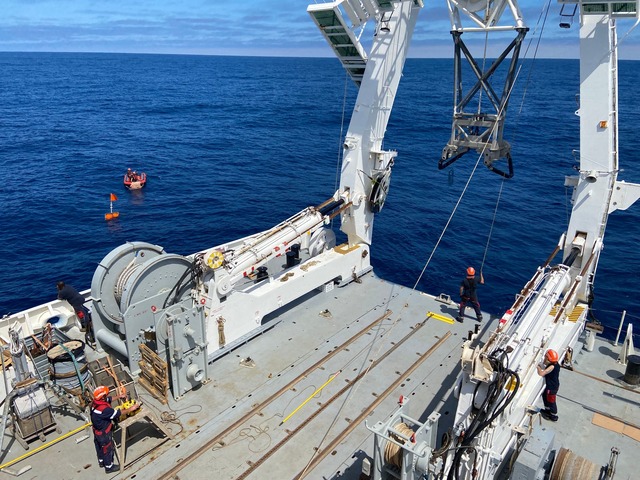 Das internationale Forschungsteam war ...hen Becken des Atlantiks aufgebrochen.  | Foto: -/Flotte Oc&eacute;anographique Fran&ccedil;aise/dpa
