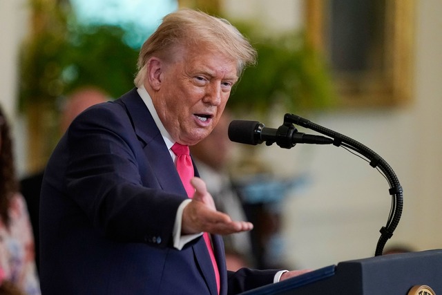 US-Pr&auml;sident Donald Trump will ab... in Handelsfragen nicht entgegenkommt.  | Foto: Jose Luis Magana/AP/dpa