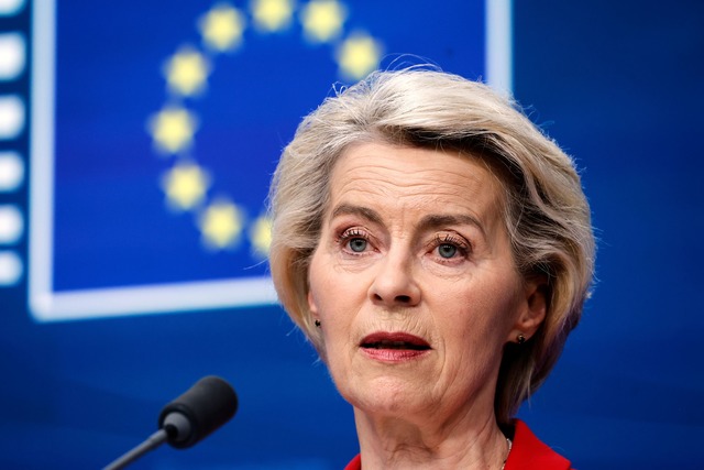 Die Pr&auml;sidentin der Europ&auml;is...auml;ischen Interessen zu verteidigen.  | Foto: Omar Havana/AP/dpa
