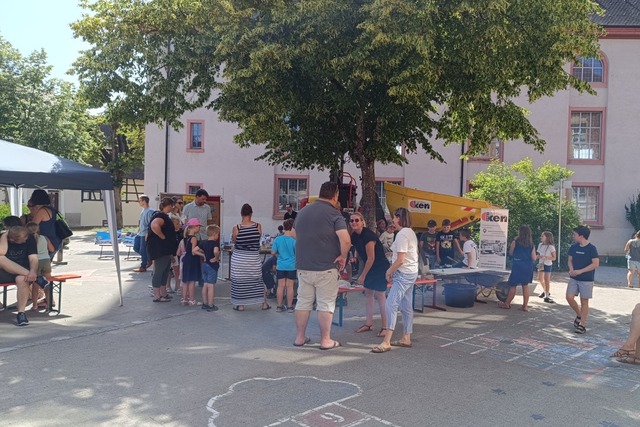 An zahlreichen Ständen konnten die Besucher die Projekter der Schüler bewundern. | Foto: Julia Fellmann An zahlreichen Ständen konnten die Besucher die Projekter der Schüler bewundern. | Foto: Julia Fellmann