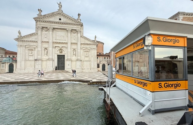 Die Kirche auf der Laguneninsel San Giorgio.  | Foto: Christoph Sator/dpa