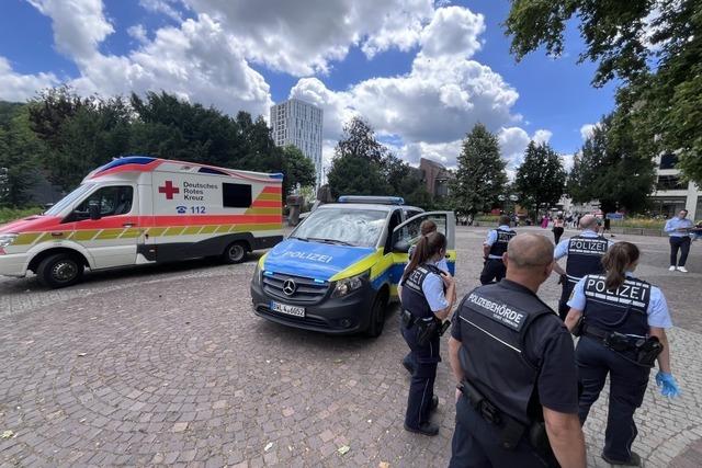 Grerer Polizeieinsatz nach Schlgerei auf dem Rathausvorplatz in Lrrach