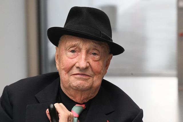Baselitz malt mit Rollstuhl