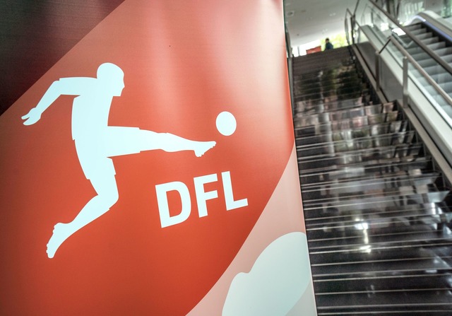 Die DFL gab einige Partien schon vor V...er kompletten Spielpl&auml;ne bekannt.  | Foto: Frank Rumpenhorst/dpa