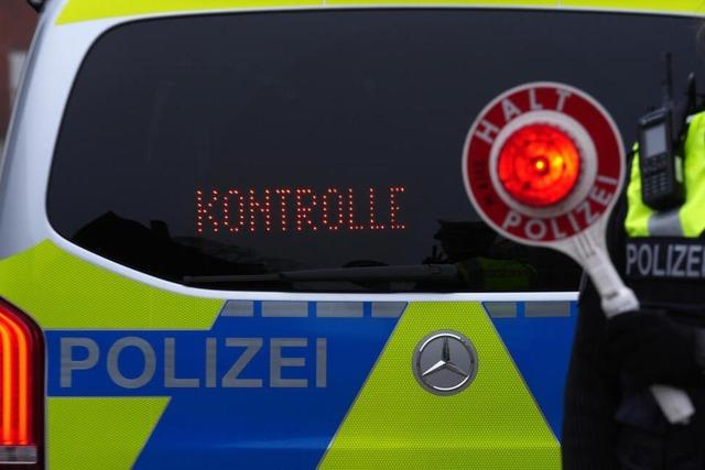 Porschefahrer gibt bei Polizeikontrolle bei Zell pltzlich Gas