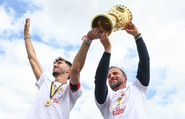 Rund drei Monate nach dem Pokalsieg wi...in die neue Bundesliga-Saison starten.  | Foto: Uli Deck/dpa