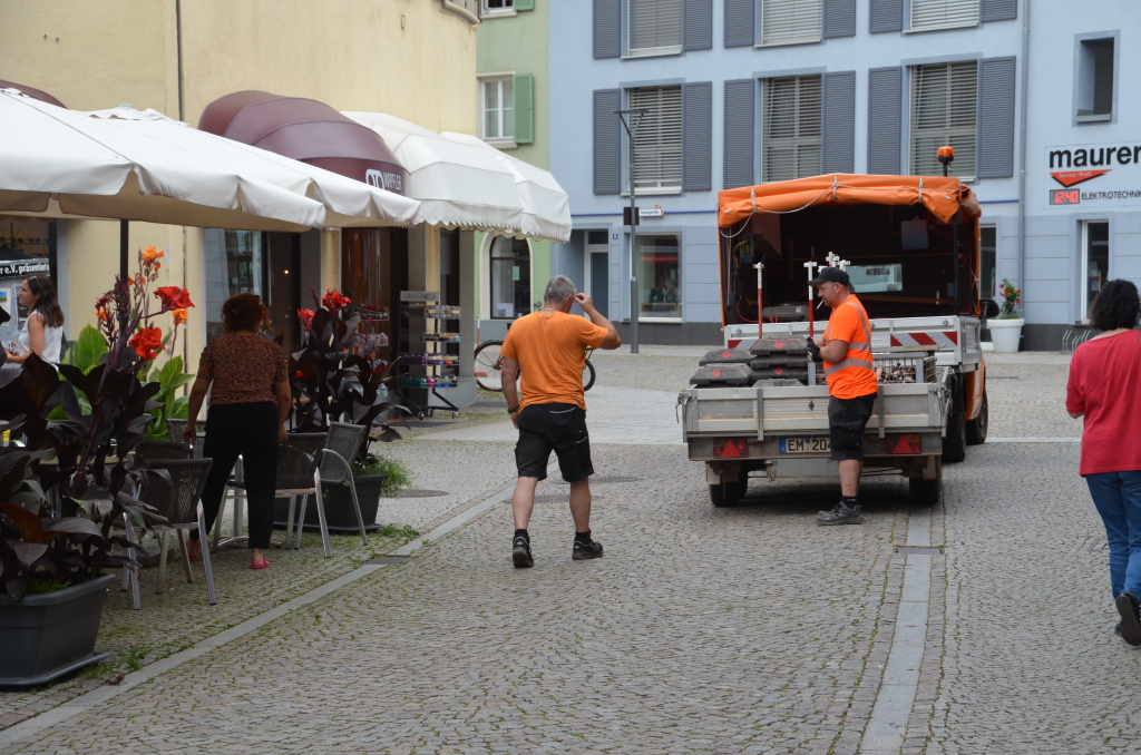 Die Strecke wird abgesperrt. Die Strecke wird abgesperrt.