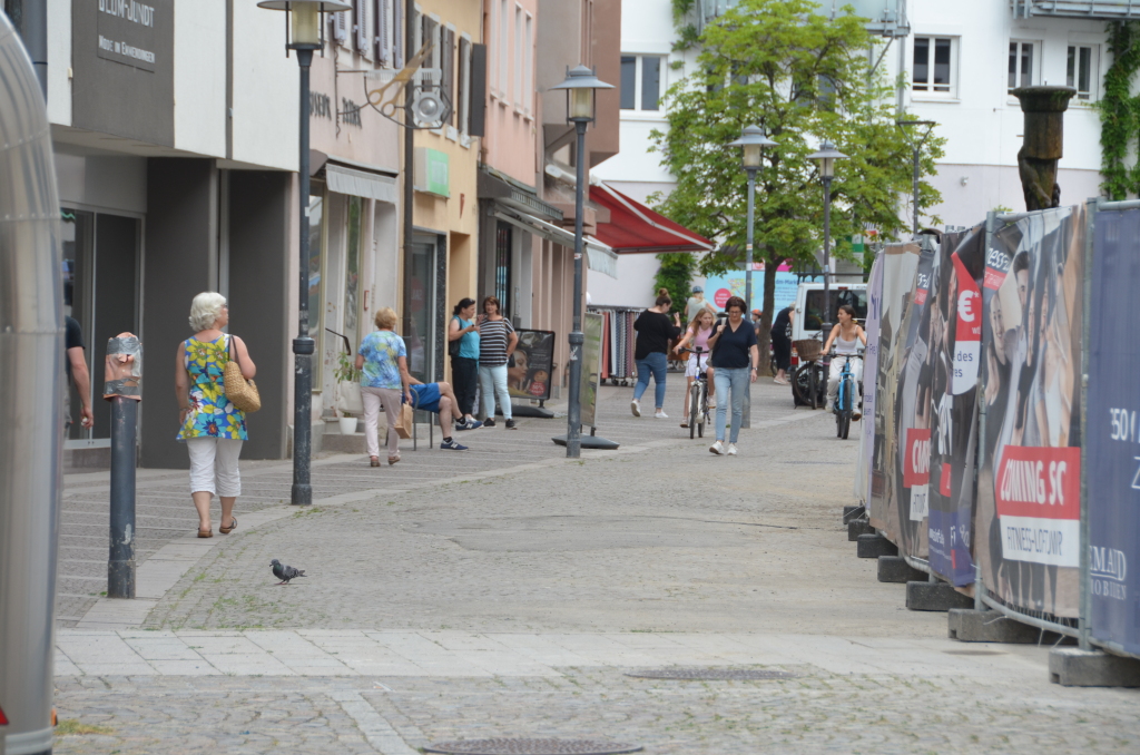 Passend zum Stadtlauf ist die Passage vor dem neuen Löwentor wieder fußläufig. Passend zum Stadtlauf ist die Passage vor dem neuen Löwentor wieder fußläufig.