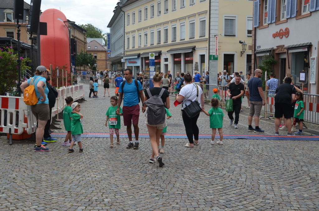 Bambinis beim Einlauf Bambinis beim Einlauf
