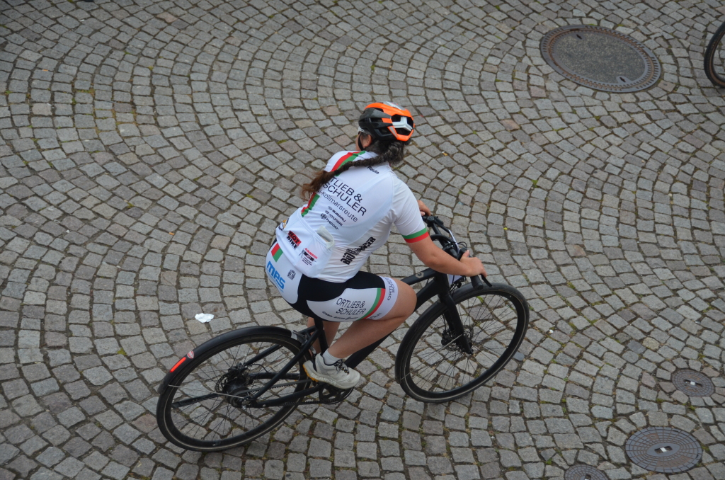 Tempomacherin auf dem Rad. Tempomacherin auf dem Rad.