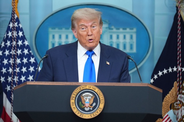 Trump feiert die Gerichtsentscheidung als "monumentalen Sieg".  | Foto: Jacquelyn Martin/AP/dpa