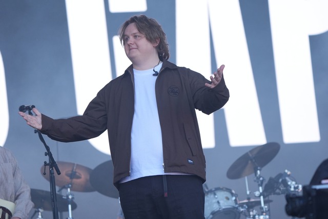 Lewis Capaldi bei seinem Auftritt auf ...hy Farm in Pilton (Somerset), England.  | Foto: Yui Mok/PA Wire/dpa