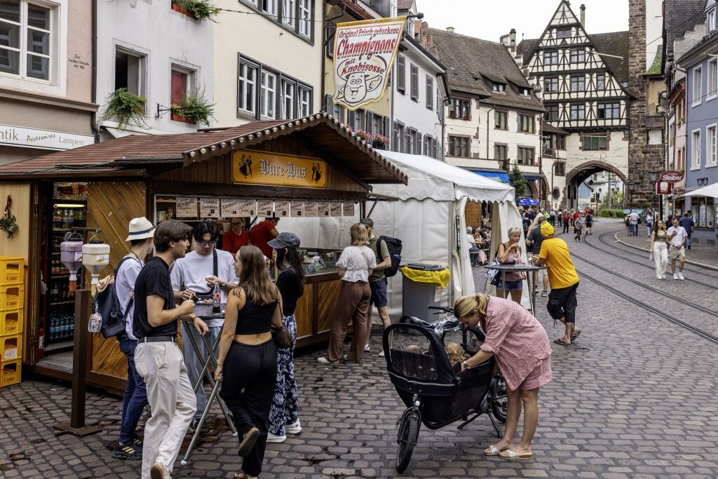 Der Oberlindenhock in Freiburg 2025 geht noch bis zum 29. Juni. Der Oberlindenhock in Freiburg 2025 geht noch bis zum 29. Juni.