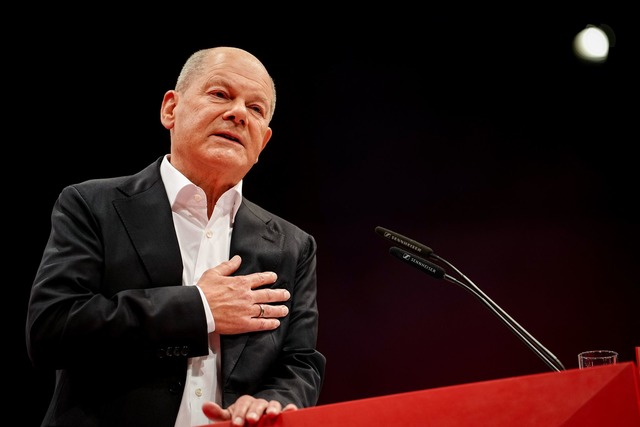Scholz verspricht Mitarbeit bei der Aufarbeitung des Wahlergebnisses.  | Foto: Kay Nietfeld/dpa