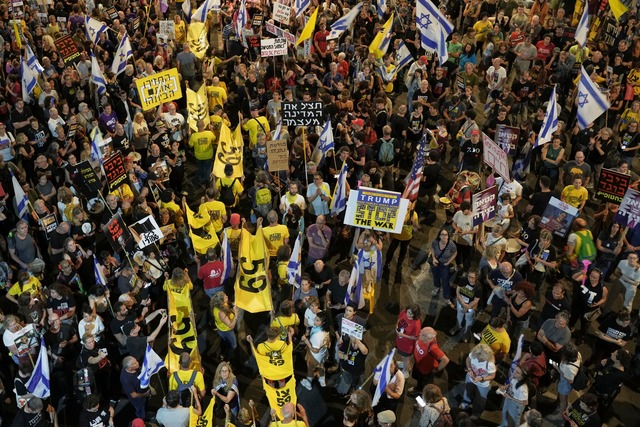 In Israel gehen erneut Tausende fü...egs auf die Straße. (Archivbild) | Foto: Oded Balilty/AP/dpa In Israel gehen erneut Tausende fü...egs auf die Straße. (Archivbild) | Foto: Oded Balilty/AP/dpa