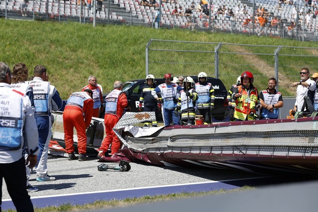 Aufr&auml;umarbeiten am Red-Bull-Ring.  | Foto: Erwin Scheriau/APA/dpa