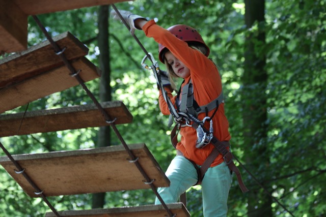 Auch einen Ausflug in den Waldkletterg...eim Gottenheimer Sommerferienprogramm. | Foto: Anselm Bußhoff Auch einen Ausflug in den Waldkletterg...eim Gottenheimer Sommerferienprogramm. | Foto: Anselm Bußhoff