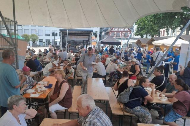 Die Offenburger Tafel feiert 25-jhriges Jubilum und gibt 1000 Gratismahlzeiten aus