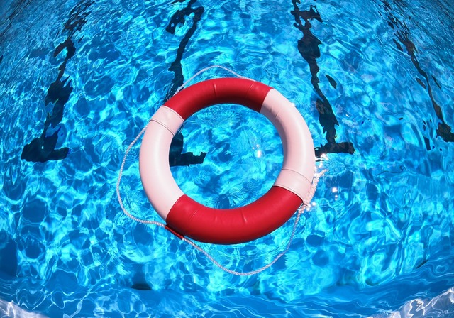 Das Kind war laut Polizei unbeaufsichtigt im Wasser. (Symbolbild) | Foto: Friso Gentsch/dpa Das Kind war laut Polizei unbeaufsichtigt im Wasser. (Symbolbild) | Foto: Friso Gentsch/dpa