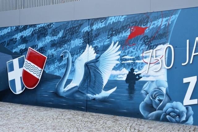"Bombastisches Kunstwerk": Jubilumswand ist ein  Spiegelbild des Lebens in Zell