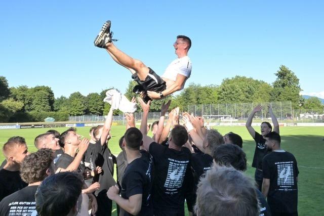 Gstefans befeuern einen heien Spieltag: Doch der FC Emmendingen schaft den Aufstieg in die Landesliga