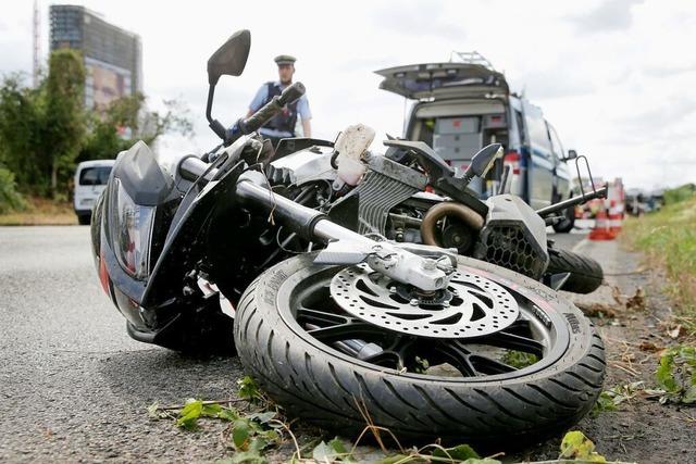 Zwei Motorradfahrer sterben bei Unfall nahe Gomadingen im Kreis Reutlingen