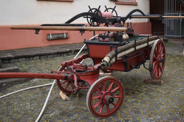 Im Jahr 1906 rückte die Feuerwehr mit ...dspritzen aus, um Brände zu bekämpfen. | Foto: Walter Holtfoth Im Jahr 1906 rückte die Feuerwehr mit ...dspritzen aus, um Brände zu bekämpfen. | Foto: Walter Holtfoth