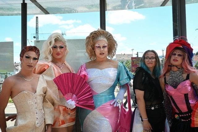 Bunt, laut und politisch: 800 Menschen setzen beim CSD in Offenburg ein Zeichen
