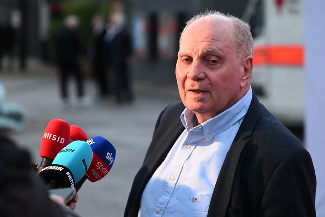Uli Hoene&szlig; kritisierte Lothar Ma...en Aussagen im Woltemade-Poker scharf.  | Foto: Felix H&ouml;rhager/dpa