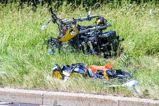 Zwei Motorradfahrer bei Frontalzusammenstoß getötet