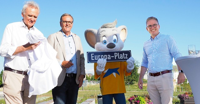 Jrgen und Roland Mack (von links) sow...-Platz zusammen mit der Euromaus ein.   | Foto: Michael Haberer