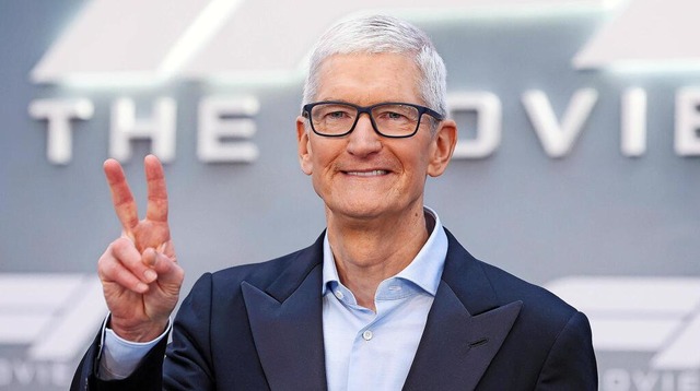 Apple-Chef Tim Cook: Der iPhone-Konzer...ängen will. Foto: IMAGO/John Angelillo | Foto: www.imago-images.de Apple-Chef Tim Cook: Der iPhone-Konzer...ängen will. Foto: IMAGO/John Angelillo | Foto: www.imago-images.de