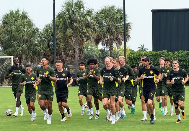 Auf das Achtelfinale bereitete sich Borussia Dortmund noch in Florida vor  | Foto: Carsten Lappe/dpa