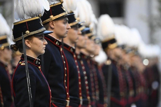 Kronprinzessin Elisabeth von Belgien (... oder Fähnrich zweiter Klasse ablegen. | Foto: Dirk Waem (dpa) Kronprinzessin Elisabeth von Belgien (... oder Fähnrich zweiter Klasse ablegen. | Foto: Dirk Waem (dpa)