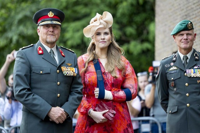 König Willem-Alexander der Niederlande...) und seine Tochter Prinzessin Amalia. | Foto: Remko De Waal (dpa) König Willem-Alexander der Niederlande...) und seine Tochter Prinzessin Amalia. | Foto: Remko De Waal (dpa)