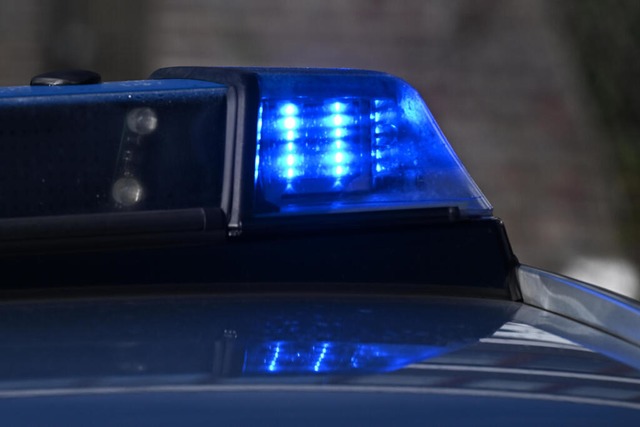 In der Friedrichstraße in Bad Säckingen stoppt die Polizei einen 39-Jährigen. | Foto: Bernd Weißbrod (dpa) In der Friedrichstraße in Bad Säckingen stoppt die Polizei einen 39-Jährigen. | Foto: Bernd Weißbrod (dpa)