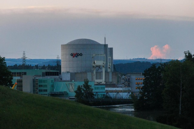 Das Atomkraftwerk Kernkraftwerk AKW KK...luss Aare auf einer künstlichen Insel. | Foto: Philipp von Ditfurth (dpa) Das Atomkraftwerk Kernkraftwerk AKW KK...luss Aare auf einer künstlichen Insel. | Foto: Philipp von Ditfurth (dpa)