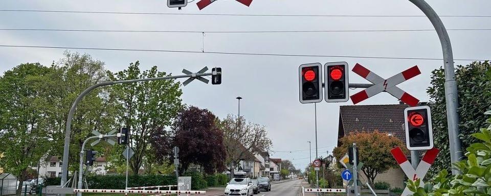 Bahn und Autos mssen in Ihringen lange warten
