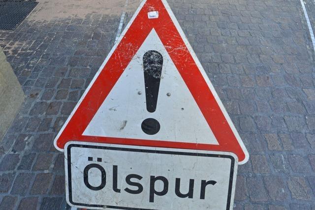Motorradfahrer rutschen in Neuenburg auf lspur aus – wer hat sie verursacht?