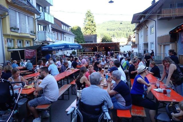 Feuerwehr Elzach erlebt Hochbetrieb beim Hafenfest trotz schweitreibender Temperaturen