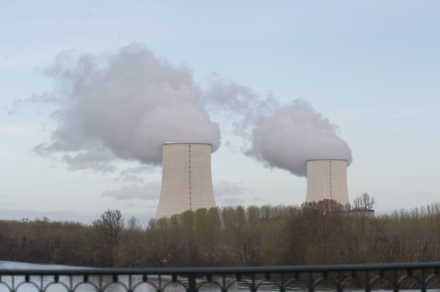 Frankreich drosselt seine Atomstrompro...le Fl&uuml;sse aufheizt. (Archivbild).  | Foto: picture alliance / dpa