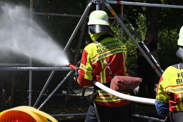 Heie Wettkmpfe fordern in Ehrenkirchen Feuerwehrgruppen heraus