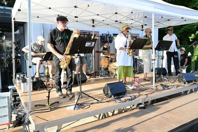 So war's beim Musikfestival   "Vrstetten klingt" mit Jazz und Rock auf dem Dorfplatz