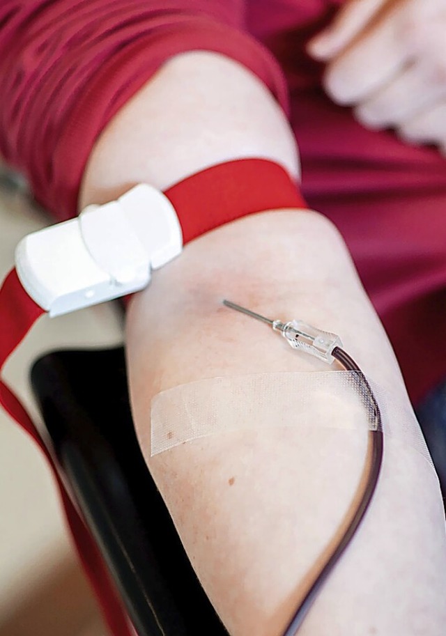 Im Kurhaus in Titisee kann man heute Blut spenden.  | Foto: Hauke-Christian Dittrich (dpa)