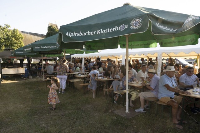 Ein stimmungsvoll-gemtliches Ambiente...Mehrgenerationenplatz in Steinenstadt.  | Foto: Volker Mnch