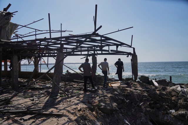 Der Krieg in Gaza geht vorerst weiter.  | Foto: Jehad Alshrafi/AP/dpa