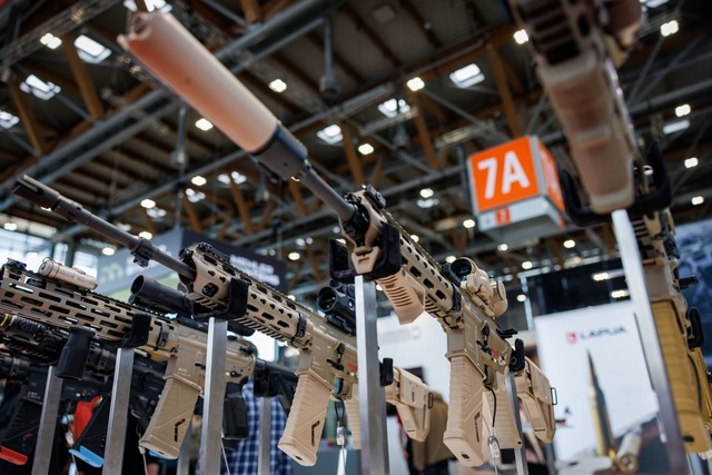 Sturmgewehre von Heckler & Koch.  | Foto: Daniel Karmann/dpa
