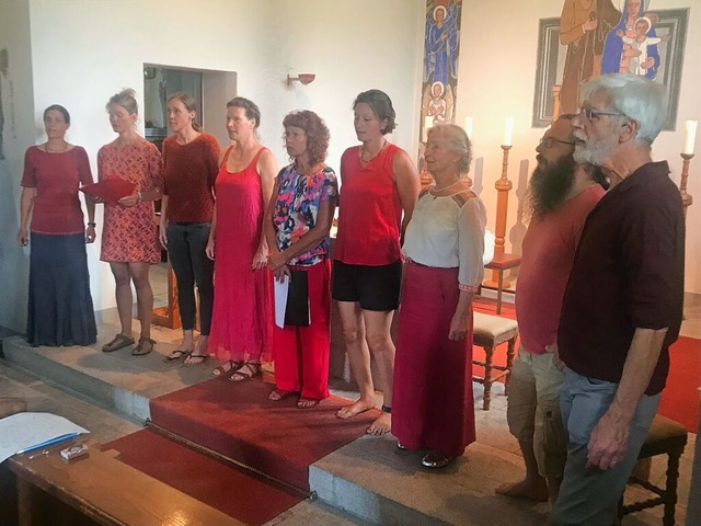 Das Konzert des Dachschores in der kle...tenschwander Kirche fand regen Anklang  | Foto: Karin Stckl-Steinebrunner
