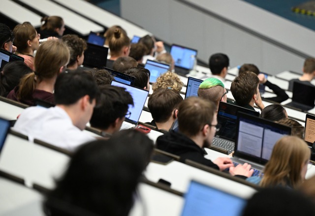 Vor allem in Karlsruhe und Freiburg gi...gangsbeschränkungen. (Symbolbild) | Foto: Bernd Weißbrod/dpa Vor allem in Karlsruhe und Freiburg gi...gangsbeschränkungen. (Symbolbild) | Foto: Bernd Weißbrod/dpa